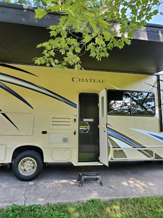 5-RV-Entrance-Left-0-6x8P.webp